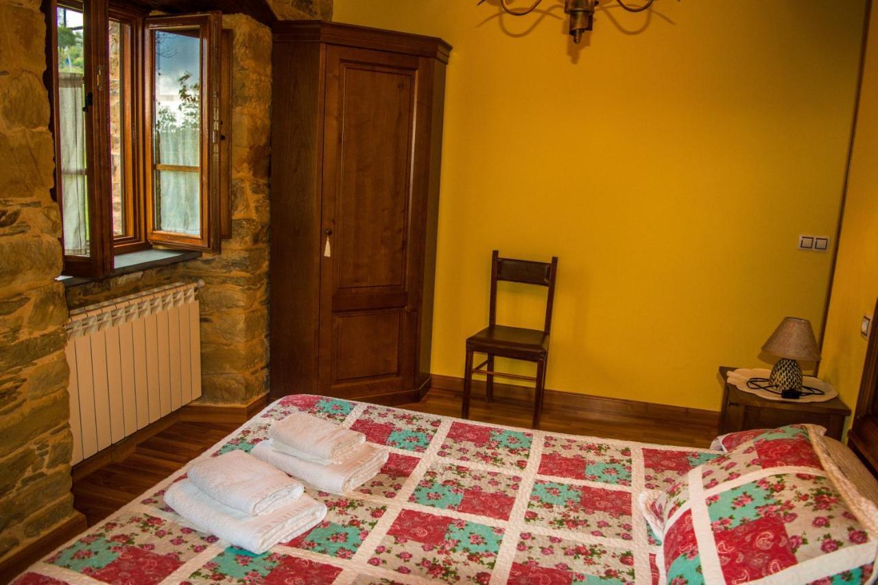 Apartamentos Rurales Tia Vicenta Санта-Еулалія-де-Оскос Екстер'єр фото
